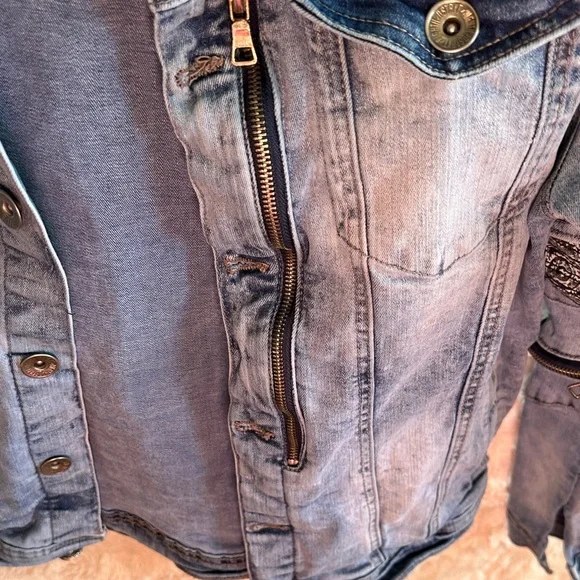 Trendy Light Blue Distressed Denim Jacket - Picture 3 of 11